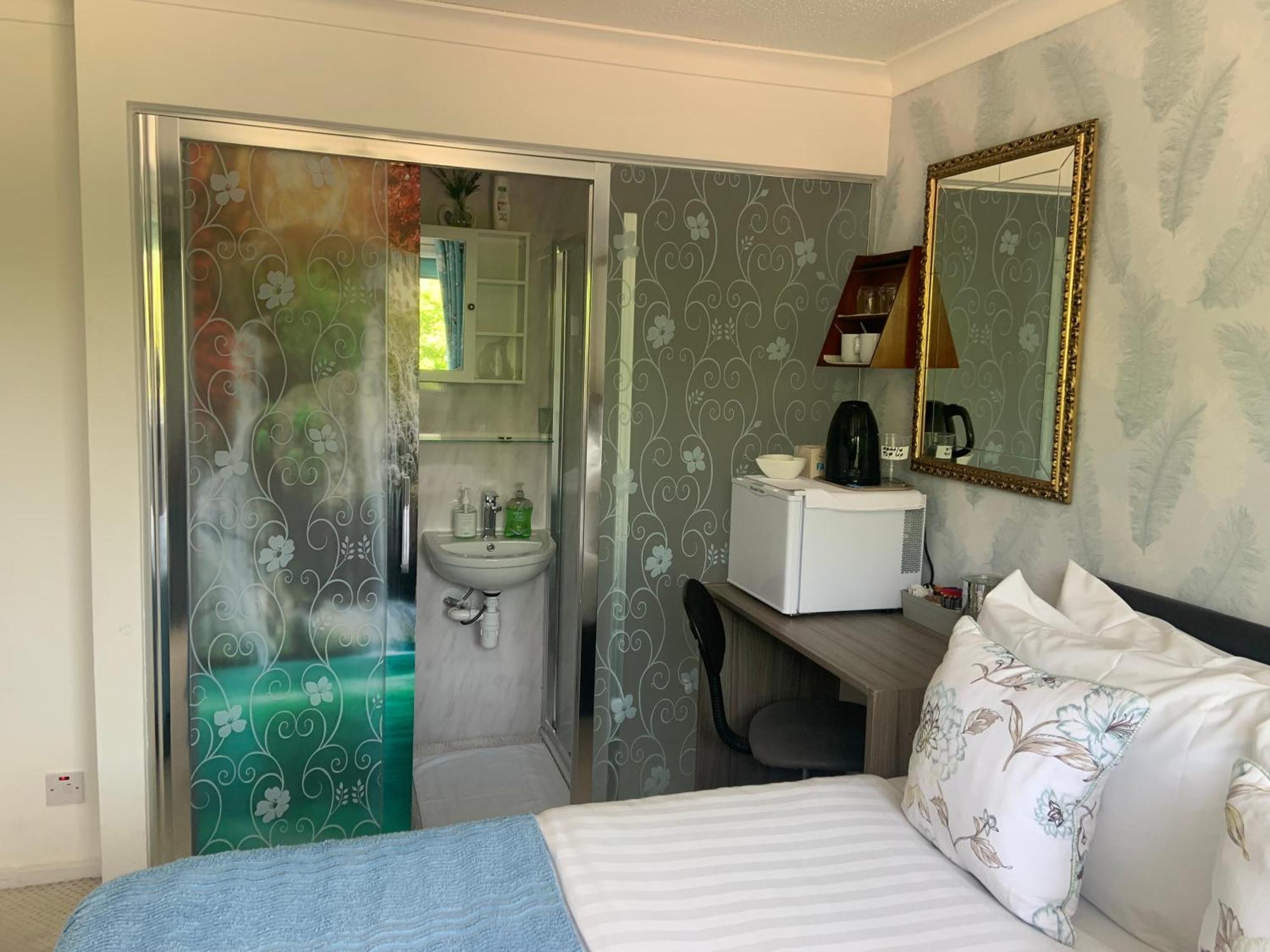 Enjoy Your Stay At Chorley Road Дройтуич Номер фото