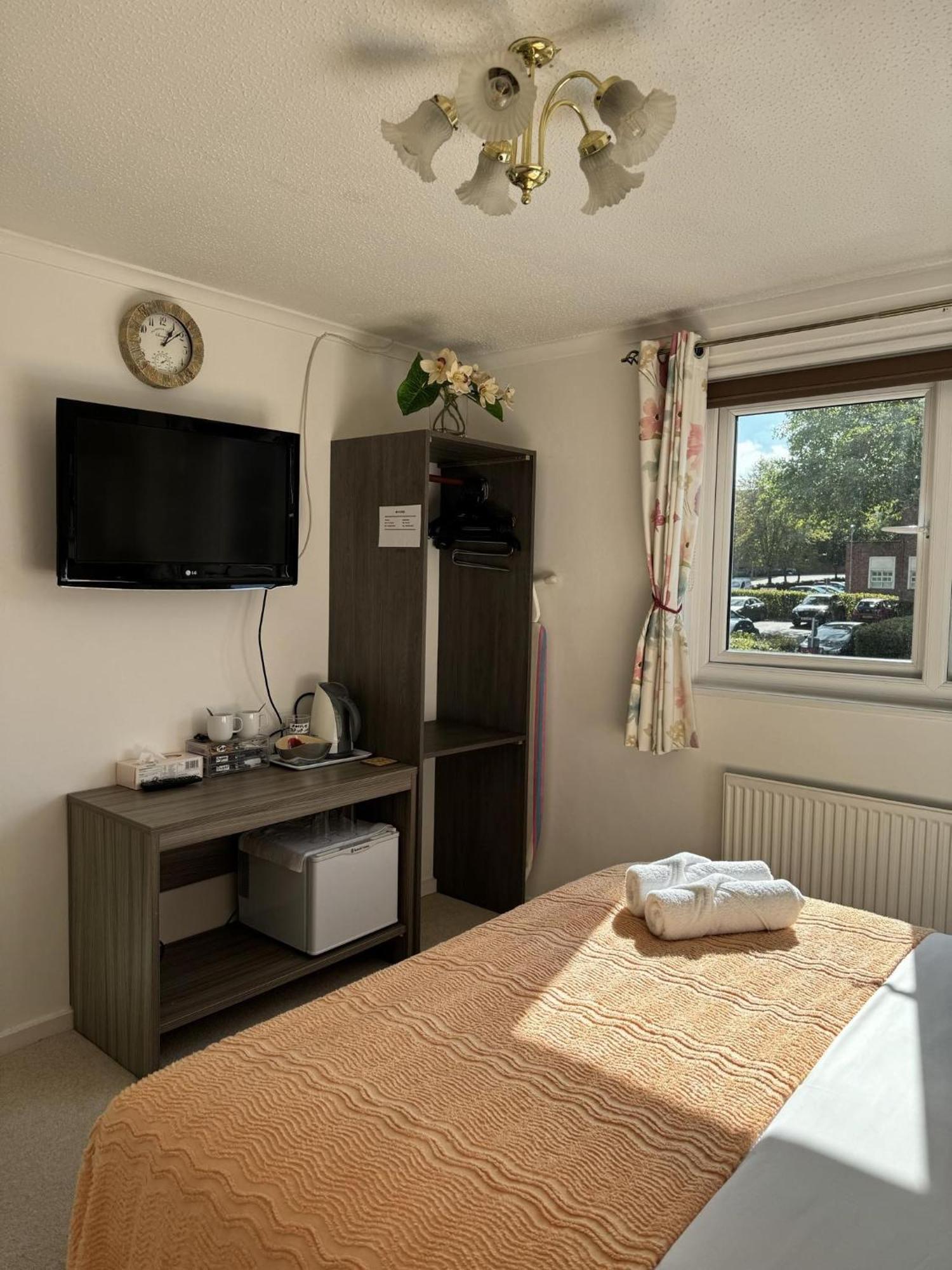 Enjoy Your Stay At Chorley Road Дройтуич Экстерьер фото
